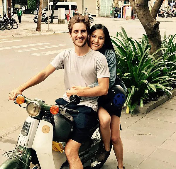Cô gái Việt cùng chồng đạp xe 16.000km từ Pháp về quê hương gây quỹ xây trường cho trẻ em nghèo